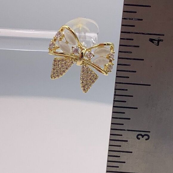 New  bow shape, feminine earrings in gold with clear stones, dainty, sparkling - Picture 5 of 16